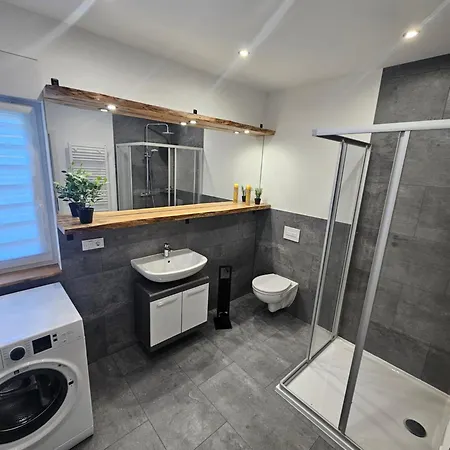 Rene Adam Monteurswohnung Apartman *